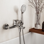 Смеситель Vils 5601 для ванны с коротким изливом (в компл. шланг и лейка 3-функц) - изображение 1 Смеситель Vils 5601 для ванны с коротким изливом (в компл. шланг и лейка 3-функц) - изображение 1