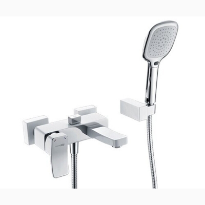 Смеситель Aller 1061 для ванны с коротким изливом (в компл. шланг и лейка 3х-функц.) - изображение 1